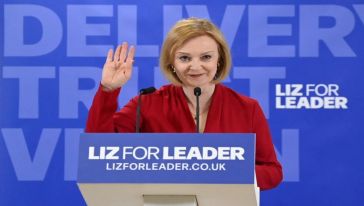 Britanya'da Dışişleri Bakanı Liz Truss, yeni başbakan ve Muhafazakâr Parti lideri seçildi!