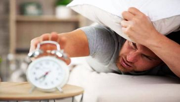 50 yaş üstündeyseniz dikkat! 5 saatten az uyumak 'kronik hastalık riskini artırıyor'