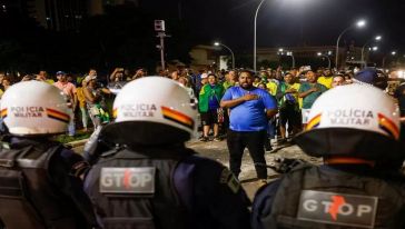  Brezilya seçimleri sonrası  protestolar! Bolsonaro destekçileri polis merkezine saldırdı..