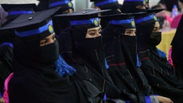 Taliban üniversiteleri kadınlara kapattı