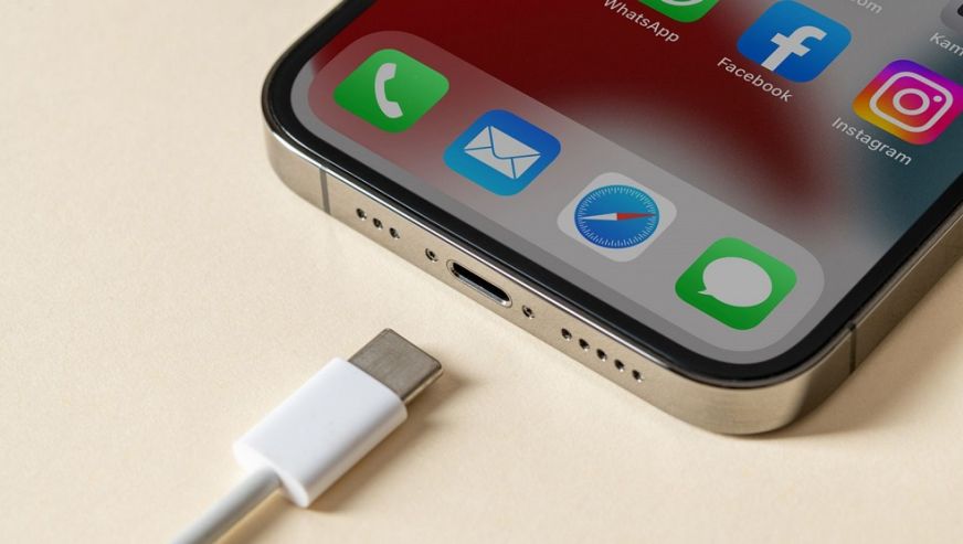 Apple, USB-C için iPhone şarj bağlantı noktasını değiştirmek için son tarih verdi