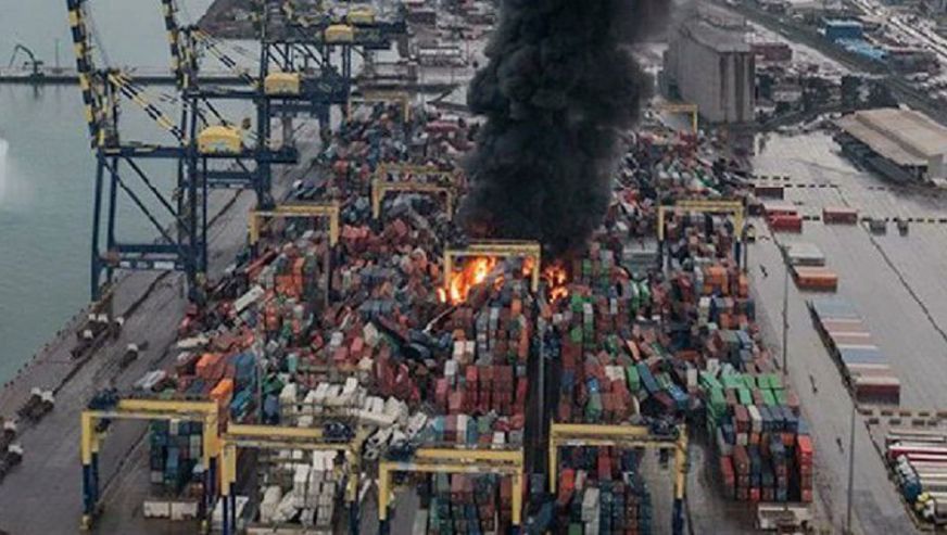 Depremin ardından İskenderun Limanı'nda yangın!