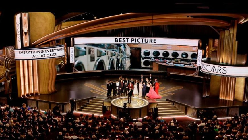 Oscar ödülleri dağıtıldı, 'Everything Everywhere All at Once' filmi 7 dalda Oscar'a uzandı...