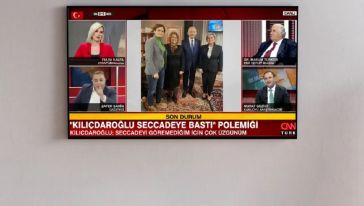 CNN Türk canlı yayınında ortalık birbirine girdi!