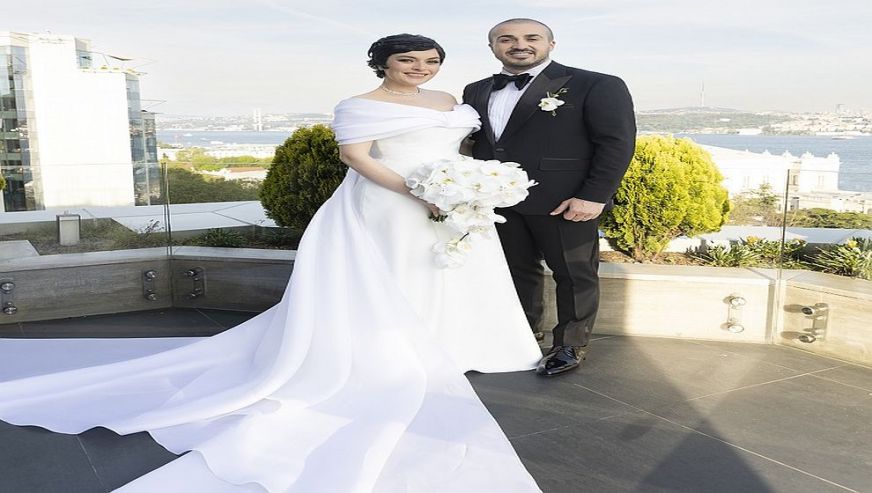 Ezgi Mola evlendi gelinliği sosyal medyada olay oldu...
