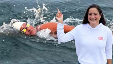 Aysu Türkoğlu tarihe geçti! Kuzey Kanalı'nı yüzerek geçen ilk Türk kadın oldu...