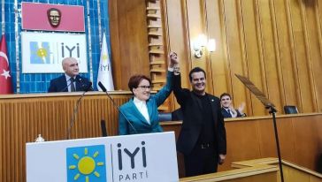 Hakan Peker İYİ Parti’den belediye başkan adayı oldu! Rozetini Meral Akşener taktı…