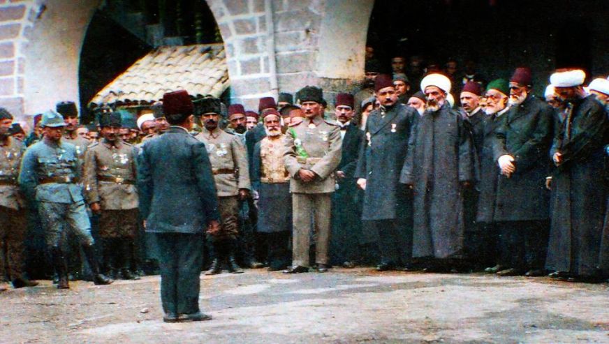 Atatürk'ün Diyarbakır'da II. Ordu Kumandanı olduğunda çekilen fotoğrafı büyük beğeni topladı!