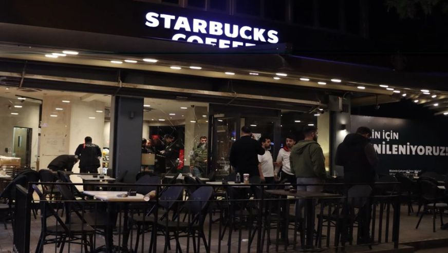 Starbucks protestoları çığırından çıktı! Adana'da Starbucks'a silahlı saldırı...