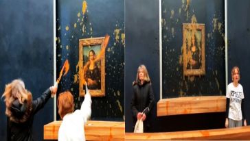 Protestocular kurşun geçirmez camla korunan Mona Lisa tablosuna çorba attı...