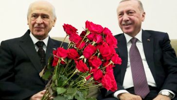 MHP Lideri Bahçeli, Cumhurbaşkanı Erdoğan'a 70. yaş gününde 70 adet gül gönderdi...