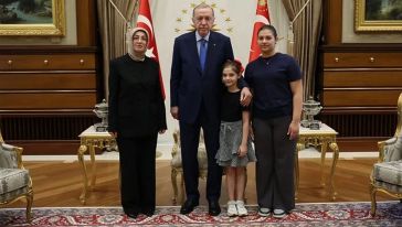 Cumhurbaşkanı Erdoğan, Beştepe'de Sinan Ateş'in eşi Ayşe Ateş ile görüştü...