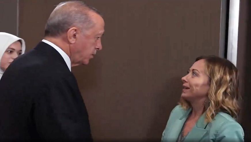 İtalya Başbakanı Giorgia Meloni'nin Cumhurbaşkanı Erdoğan'a bakışları gündem oldu!