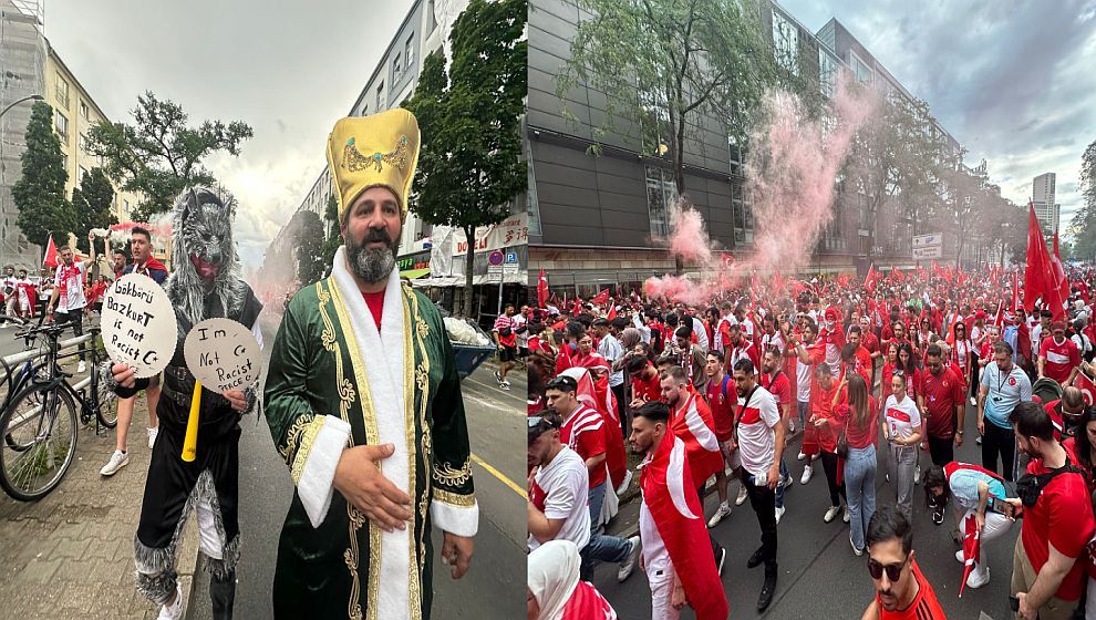 Berlin'de Türk rüzgarı... Mehter Takımı, bozkurt işareti ve kurt maskeli taraftarlar...