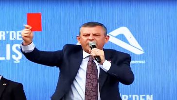 CHP lideri Özel, "büyük sürprizi" açıkladı: "Cebinizde kırmızı kart taşıyın, canınız sıkılınca çıkarıp iktidara gösterin"