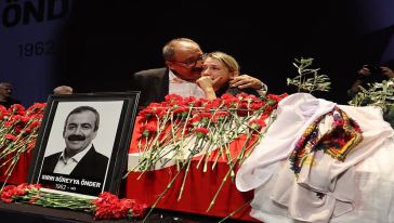 Son yolculuğuna uğurlanıyor... Sırrı Süreyya Önder'in kızından yürek yakan veda mektubu!