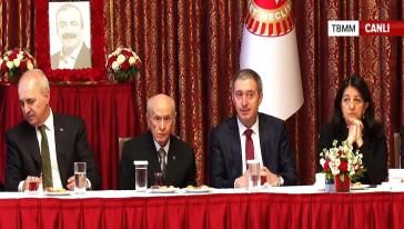 Sırrı Süreyya Önder için yapılan anma törenine katıldı! MHP lideri Devlet Bahçeli, 99 gün sonra Meclis'te..!