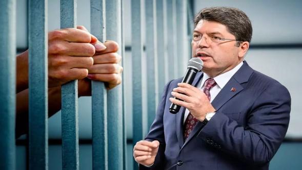 Af paketi görüşülürken Adalet Bakanı Tunç hacca gitti...