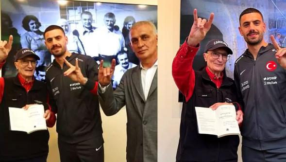 Bozkurt işaretli poz... A Milli Takım'dan Prof. Dr. Aziz Sancar'a ziyaret!