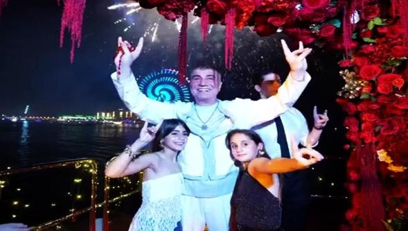 Sedat Peker, 54. yaşına, Dubai'de “Ölürüm Türkiyem” şarkısıyla Bozkurt yaparak girdi!