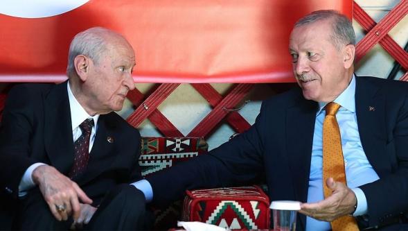 Cumhurbaşkanı Erdoğan ve Bahçeli'den 'kriz iddialarına' Ahlat'tan fotoğraflı cevap geldi...