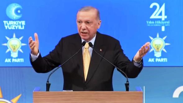 Cumhurbaşkanı Erdoğan'dan Özgür Özel'e sert tepki: "Pisliğin üzerinde oturmuşlar sağa sola pislik atıyorlar..."