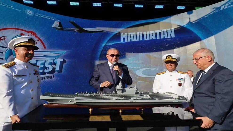 Sosyal medyada gündem oldu! 'Savunma Bakanı ile Deniz Kuvvetleri Komutanı maket taşıdı!'