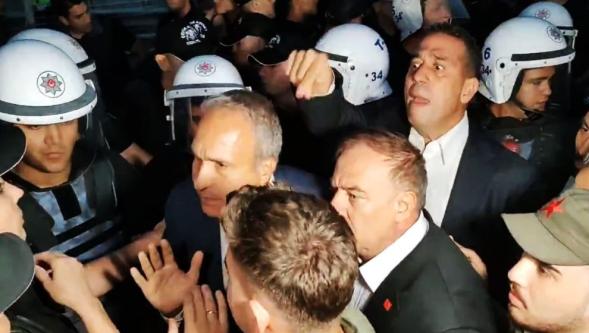 CHP İstanbul İl Binası polis ablukasında... İl Binası'na giden yollar kapatıldı!