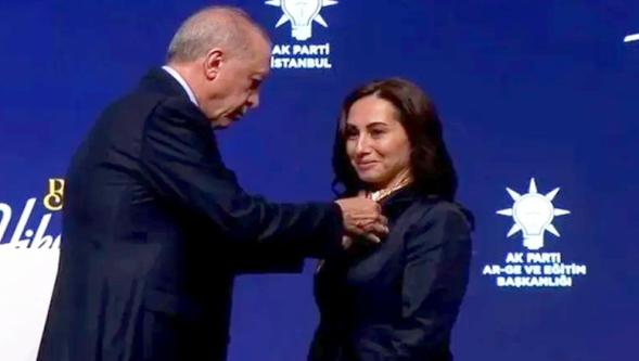 Cumhurbaşkanı Erdoğan duyurdu... Beykoz Belediye Başkanvekili Özlem Vural Gürzel AK Parti'ye katıldı!