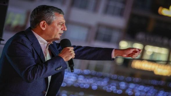 CHP Lideri Özel, tek tek ifşa etti! Akın Gürlek'e seslendi: "Yarın bu isimleri evinden alacak mısın?"