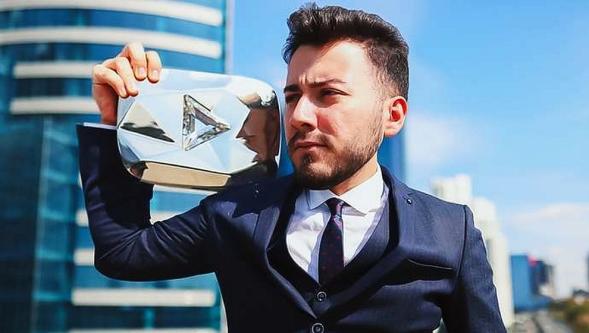 Fenomen Enes Batur YouTube'a veda etti! 16 milyon aboneli hesabını sildi...