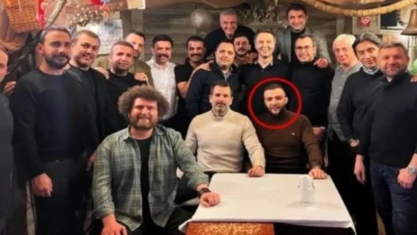 Mehmet Akif Ersoy ile aynı karede… Mahzen Medya sahibi Tolga Aykut gözaltında!