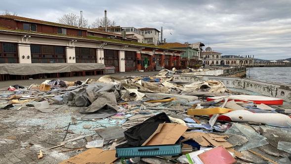 Büyükada’nın kıyısı 1950’lere geri döndü! Tenteler gitti, deniz geri geldi...
