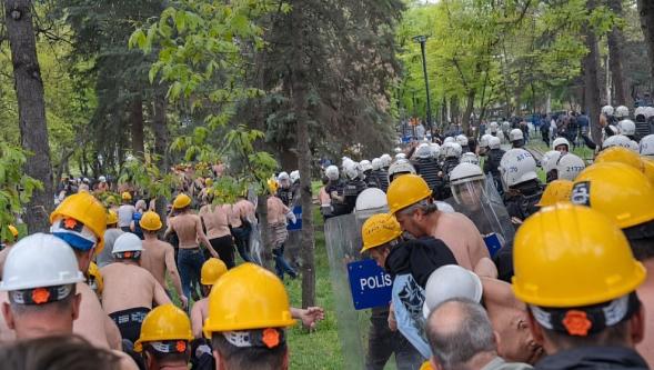 Bakanlığa yürümek isteyen açlık grevindeki madencilere polis müdahalesi...