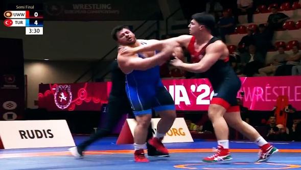 Rıza Kayaalp finalde... Rakibi milli sporcuya tokat attı ve diskalifiye edildi..!