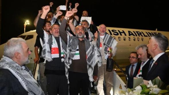 Küresel Sumud Filosu aktivistlerini taşıyan uçak İstanbul'da...