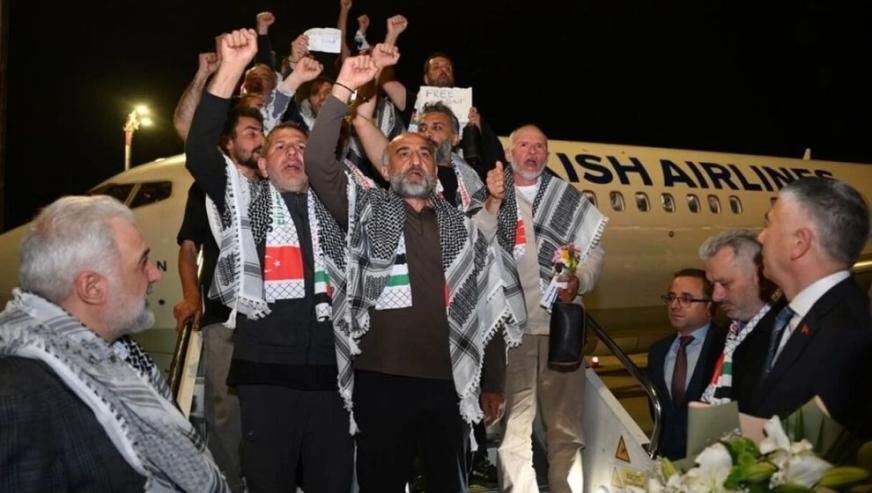 Küresel Sumud Filosu aktivistlerini taşıyan uçak İstanbul'da...