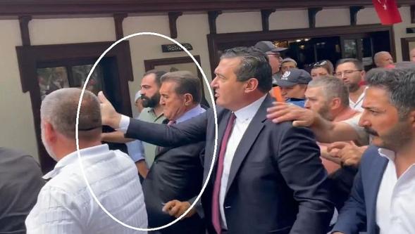 Yeni Parti'ye katılan Mustafa Sarıgül, vatandaşa tekme attı..!