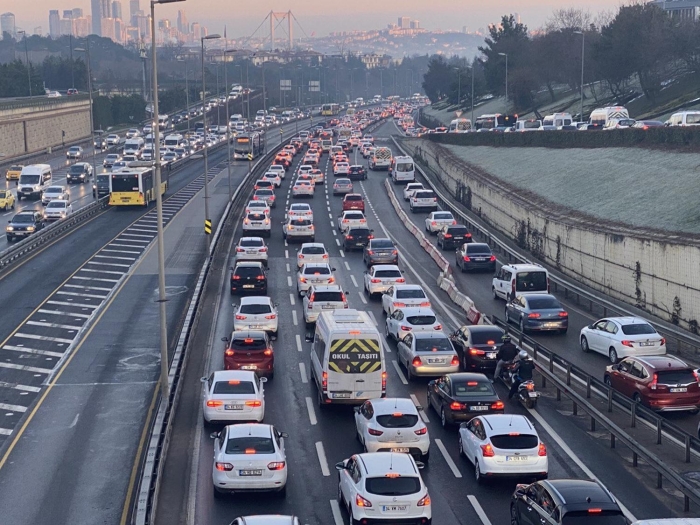 Kısıtlama sonrası İstanbul'da trafik yoğunluğu