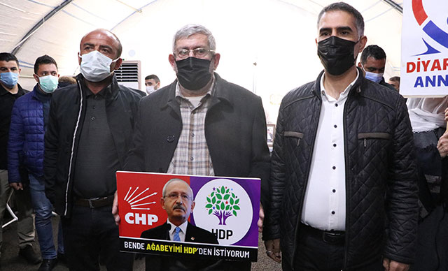 Kılıçdaroğlu'nun kardeşi, HDP Diyarbakır binası önündeki eyleme katıldı: Ben de ağabeyimi HDP'den istiyorum