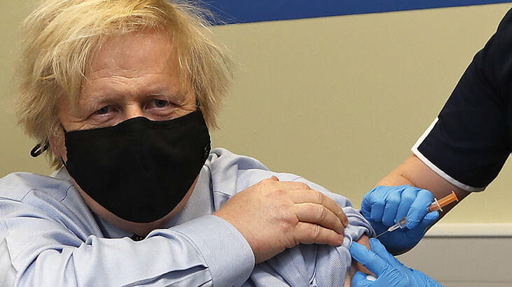 İngiltere Başbakanı Johnson, AstraZeneca aşısının ilk dozunu aldı