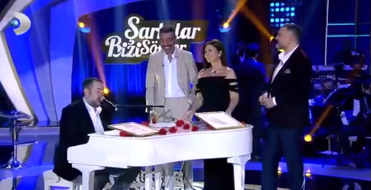 Ünlü Komedyen Ata Demirer, Ferdi Özbeğen Şarkıları ile Sosyal Medyayı Salladı!