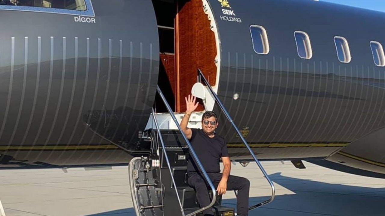 Uğur Dündar, Sezgin Baran Korkmaz'ın uçağının renginin neden siyah olduğunu açıkladı!