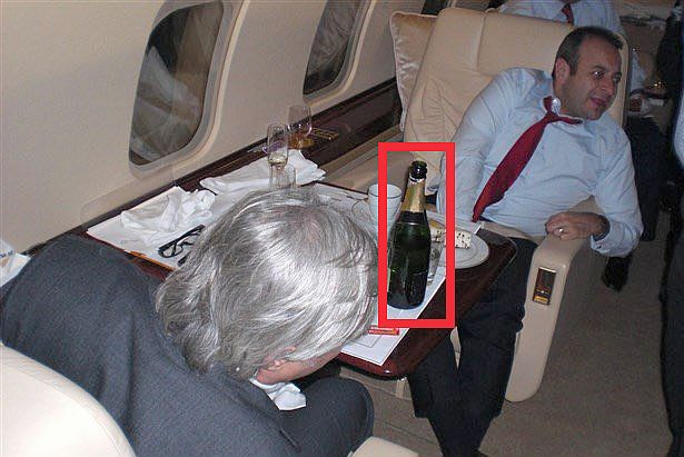 Egemen Bağış'ın uçakta içtiği şampanyanın 32 bin TL olan fiyatı gündem oldu!