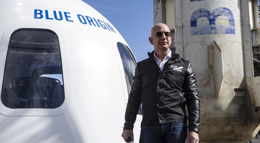 11 dakikalık tarihi uçuş! Jeff Bezos ve beraberindeki 3 kişi uzaydan döndü...!