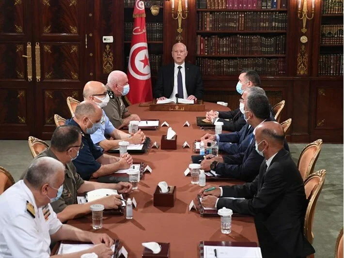 Tunus'ta "Darbe girişimi" iddiası! Başbakan görevden alındı!