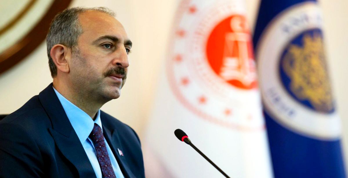 Kulislerde 'pasif kaldığı' iddia edilen Adalet Bakanı Abdülhamit Gül'ün görevden alınacağı konuşuluyor!
