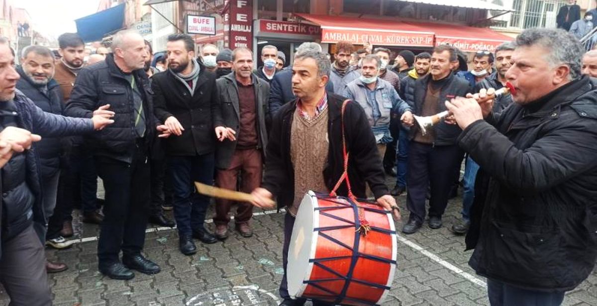 Malatya'da vatandaşlar doların düşüşünü 'davul zurna' ile kutladı...