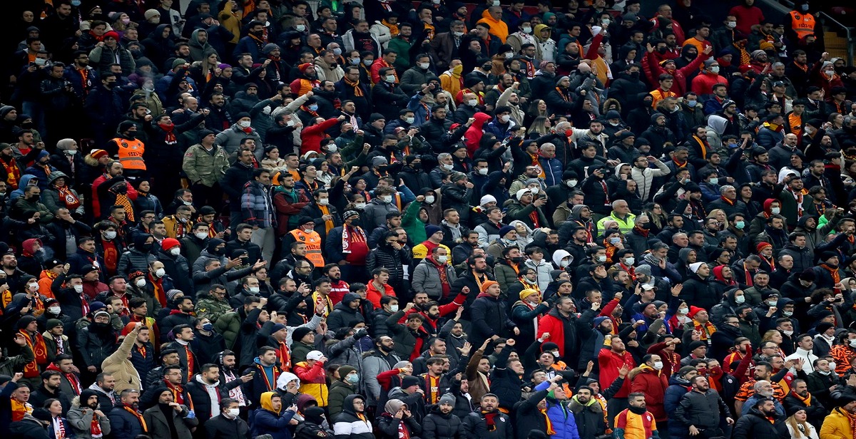Kasımpaşa maçında Galatasaray tribünleri bu sloganla inledi...