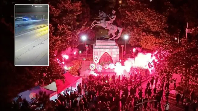 Samsun'daki Atatürk Anıtı'na çirkin saldırı! Marşlar eşliğinde nöbet başladı...!
